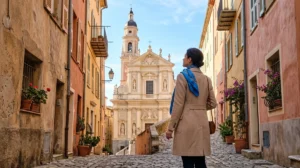 Personne élégante admirant la Basilique Saint-Michel dans une ruelle typique de Menton lors d'une journée de février.